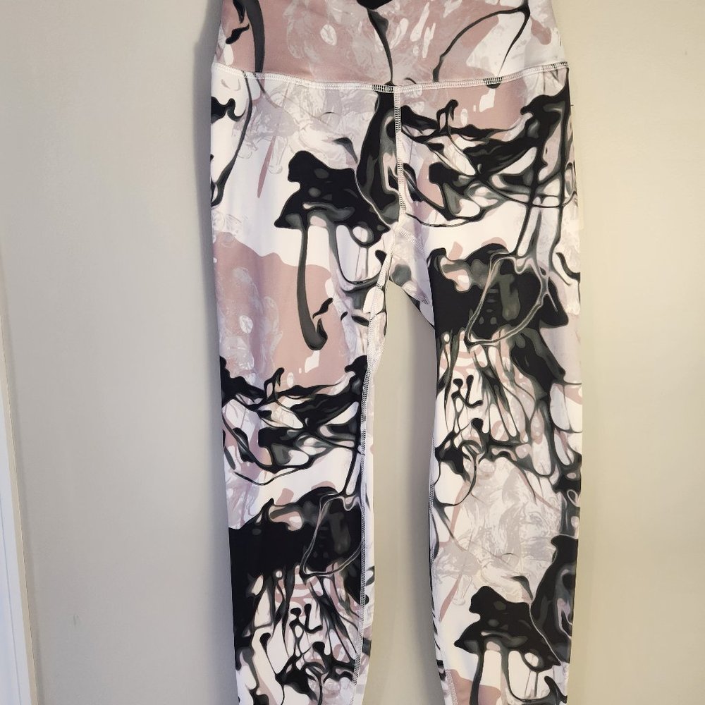 Soybu Paramount 7/8 legging Size small, nude mauve print